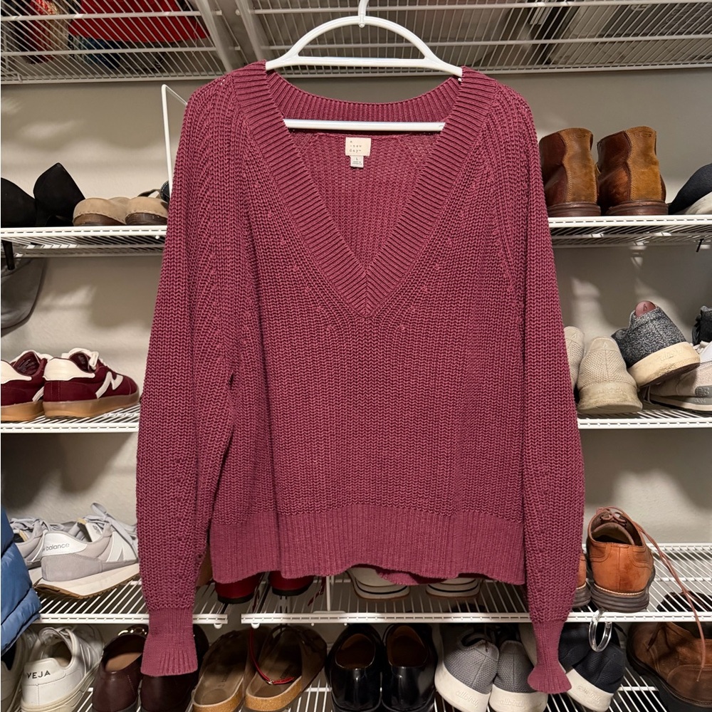 a new day Women's V-Neck Sweater - Mauve
